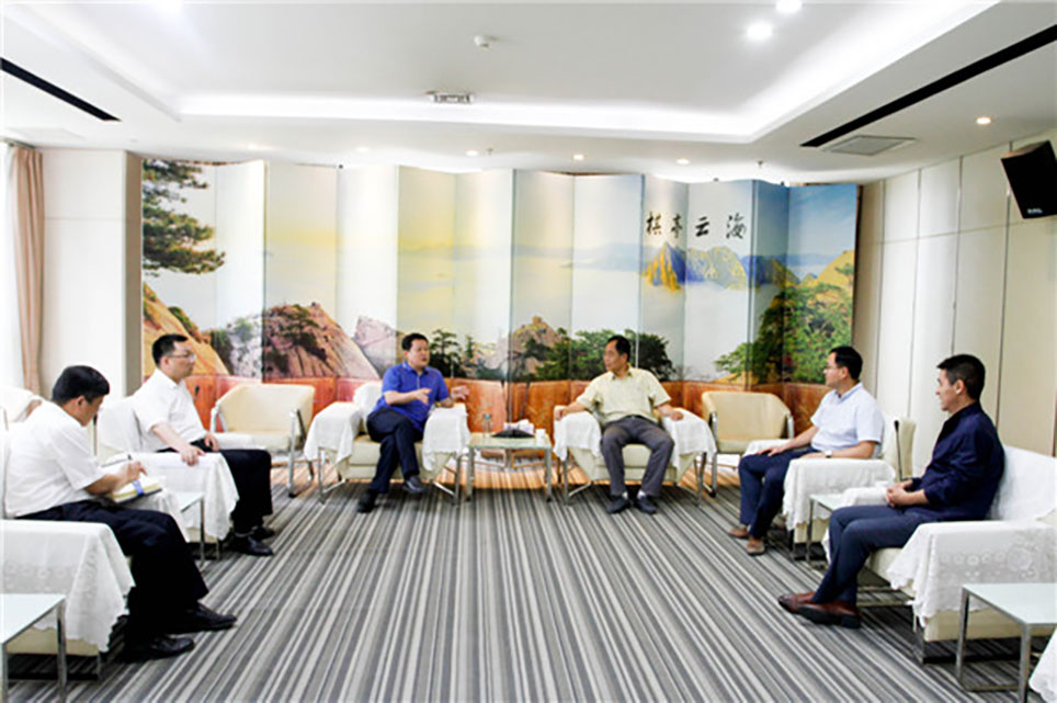 高新區(qū)黨工委書記朱忠效走訪優(yōu)秀科技工作者